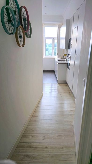 Arrendamento de apartamento T2 na praça 25 de Abril, 7, Algés