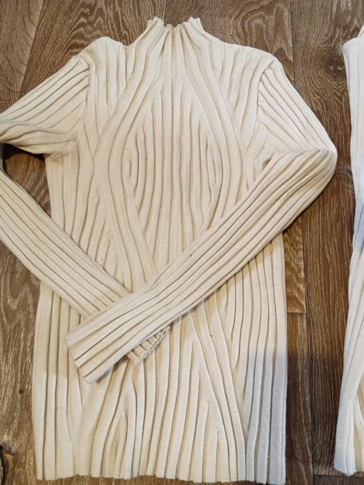 Продам теплу кофтину