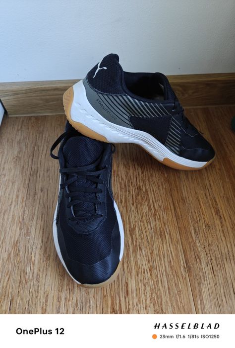 Buty sportowe Puma varion halowe stabilityframe 40 wiązane sneakersy