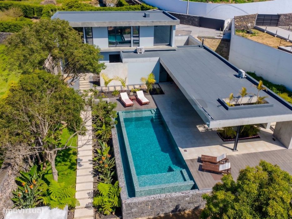 Moradia LUXURY em Betão Armado | Piscina Infinita | Vista Mar | Pon...