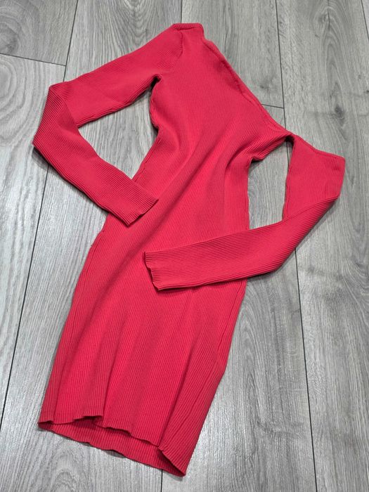 Prążkowana sukienka Bershka S