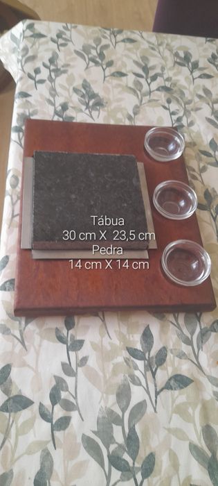 Tábua com pedra grelhar