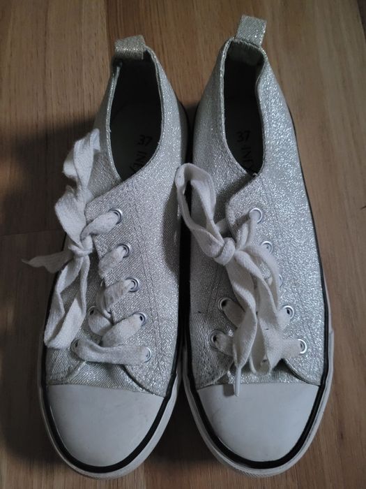 Tenisówki srebrne r. 37 jak nowe