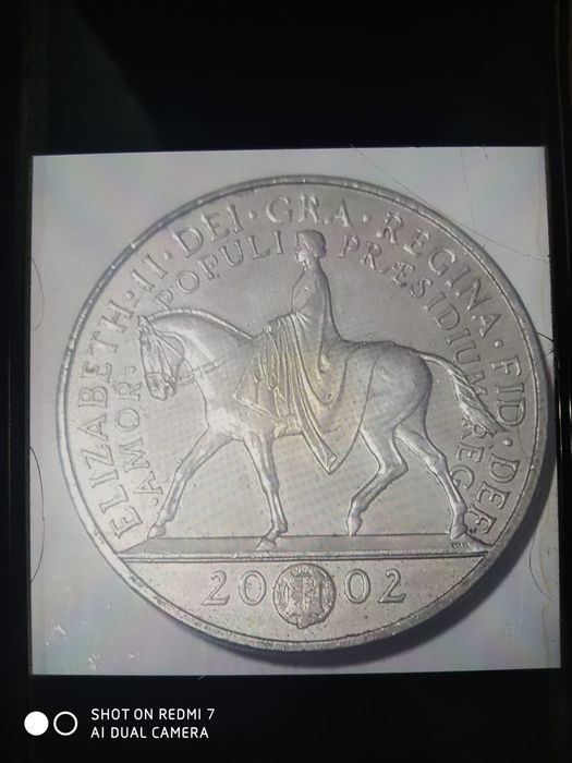 Moedas antigas de 5 francs 1974  e uma de five pouns 2002
