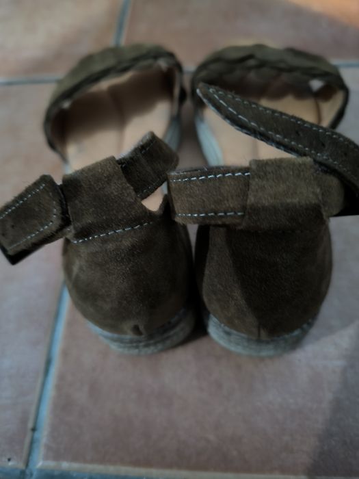 Sandálias castanhas