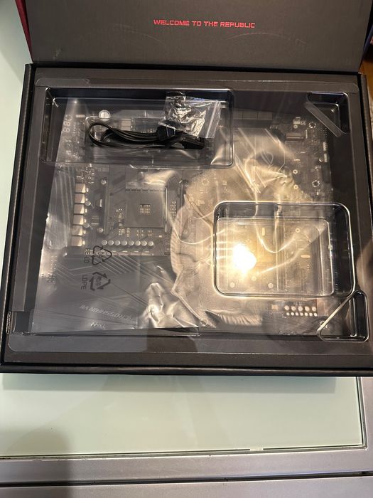 Motherboard ASUS ROG Crosshair VII Hero (Socket AM4 - AMD X470 - ATX)
