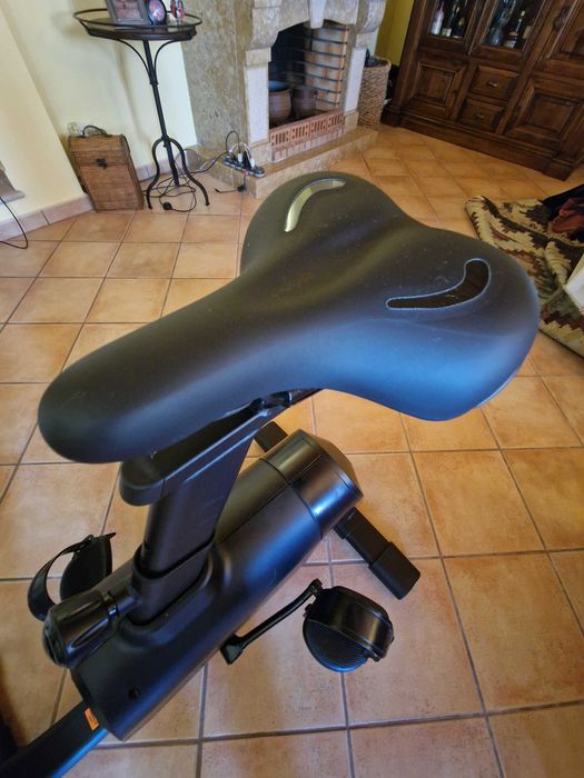 DOMYOS - Bicicleta Estática com Resistência Motorizada EB520 B