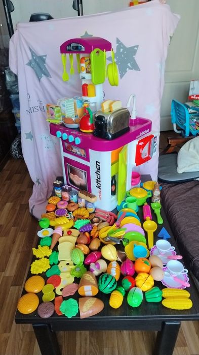 Дитяча кухня, мікрохвильова, тостер, їжа, приладдя