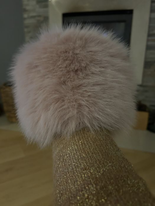 Gorro de pêlo rosa claro