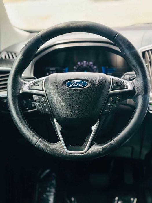 Ford Edge Titanium      2022