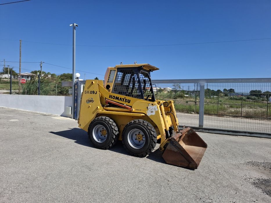 Mini carregadora Komatsu SK09J