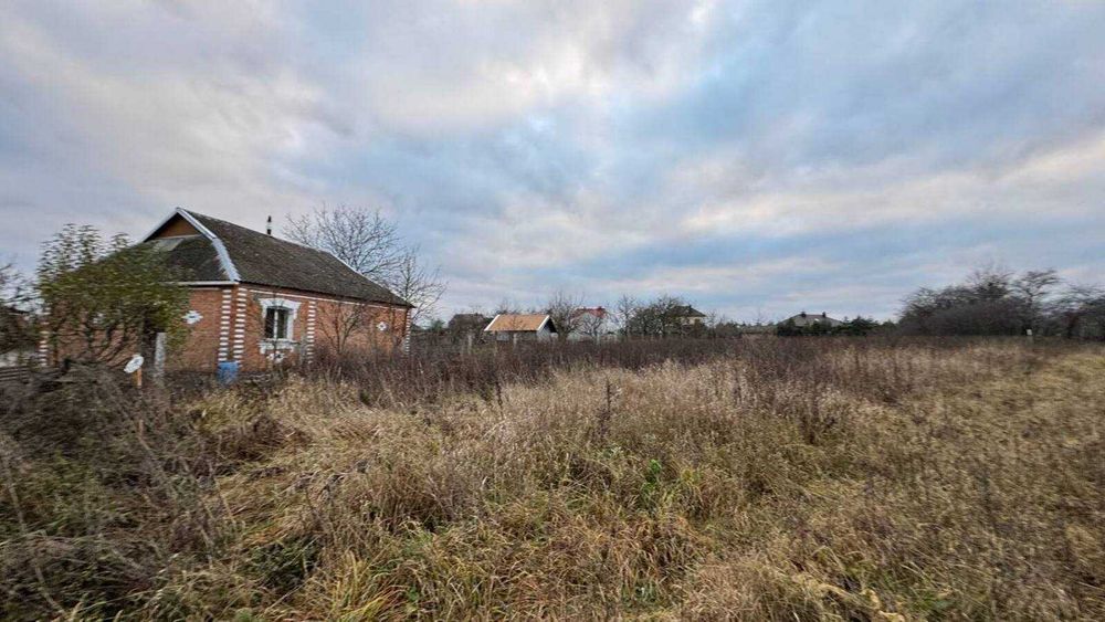 Продам земельну ділянку 11 соток с. Щітки