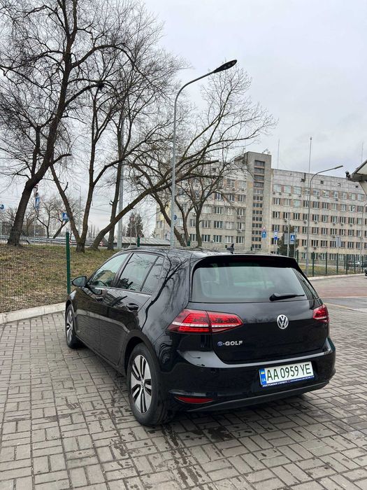 Оренда електромобіля Volkswagen e-Golf Highline