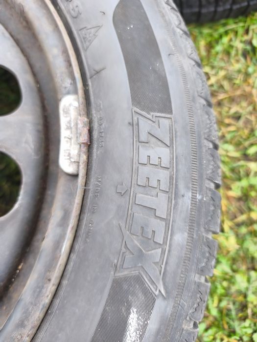 Sprzedam felgi z oponami Zeetex