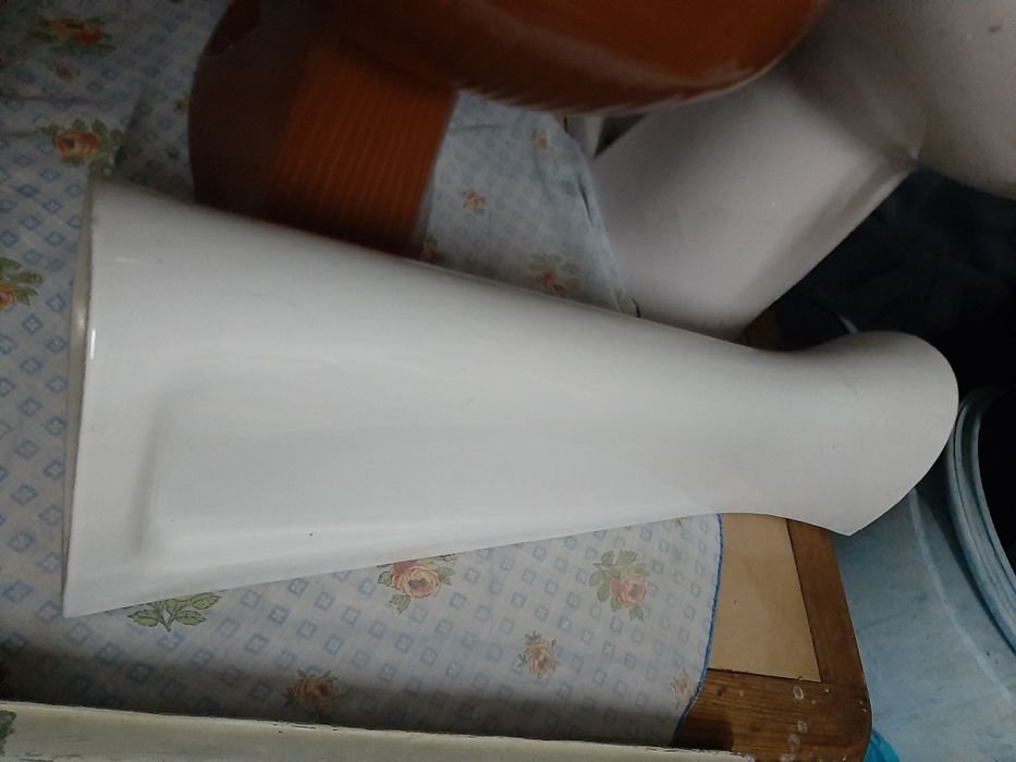 Bidés e coluna de lavatório