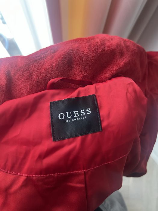 Kurtka guess czerwona