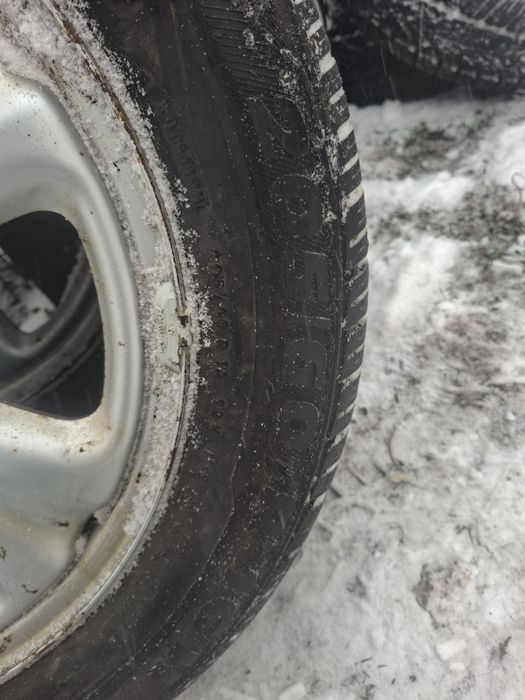 Продам зимові шины  205/60 r16