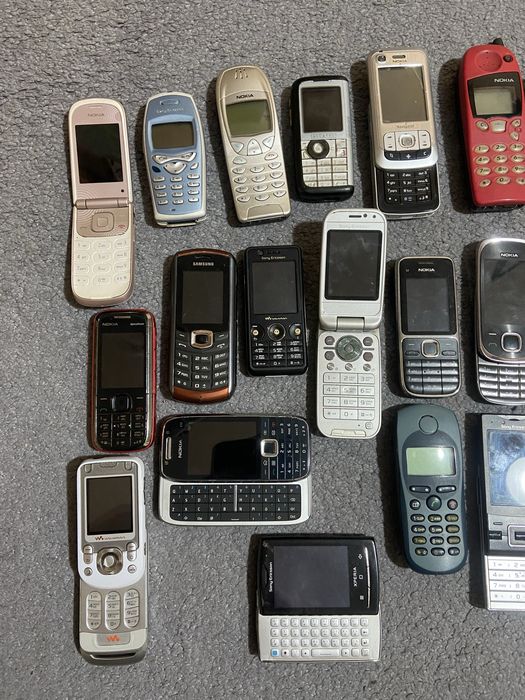 Лот мобильных телефонов Nokia, и другие