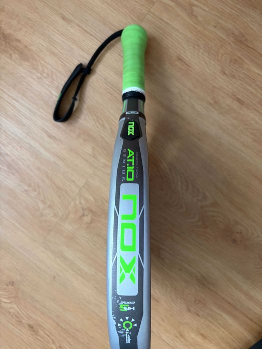Raquete Padel NOX AT10 Luxury GENIUS Arena. La pala de Agustín Tapia 2022