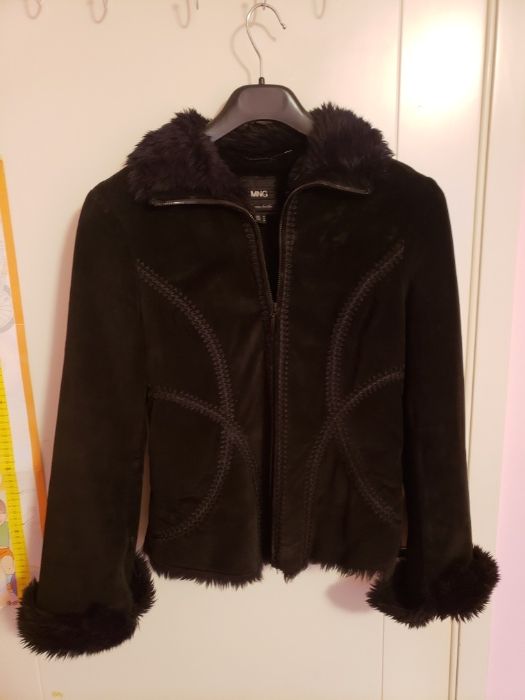 Casaco de pele com pelo, preto. LINDO!