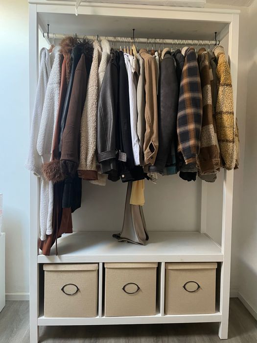 Armário-charriot com caixas de arrumação do IKEA