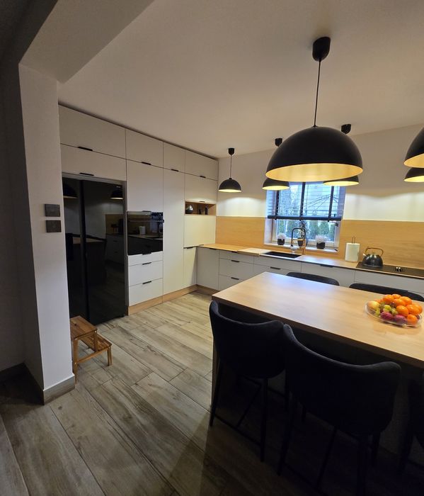 Na sprzedaż mieszkanie 93 m² z ogródkiem 8 arów, garażem i podwórkiem