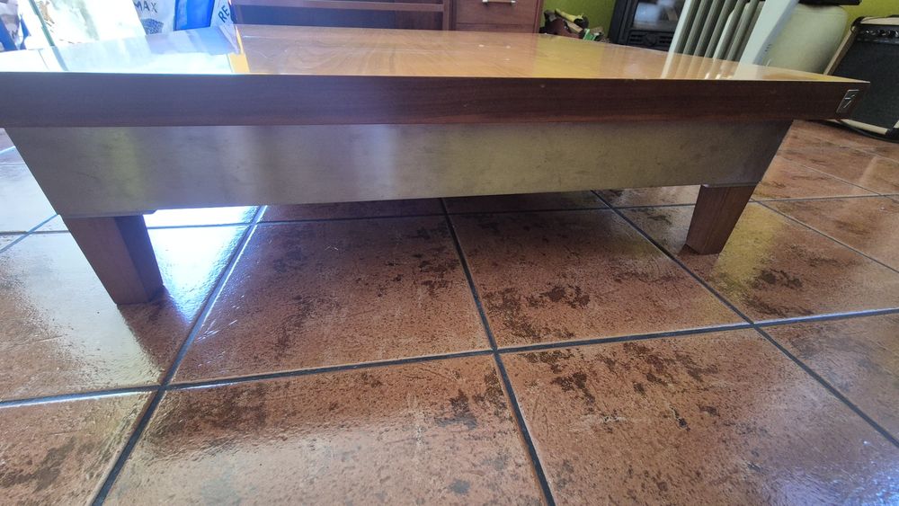 Mesa de centro em madeira