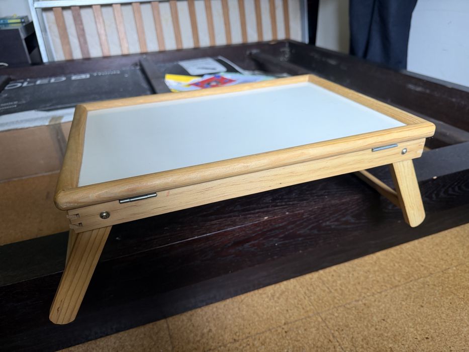 Tabuleiro/mesa de comer
