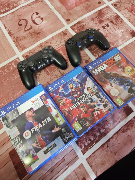 Vendo 2 comando ps4 e 10 jogos
