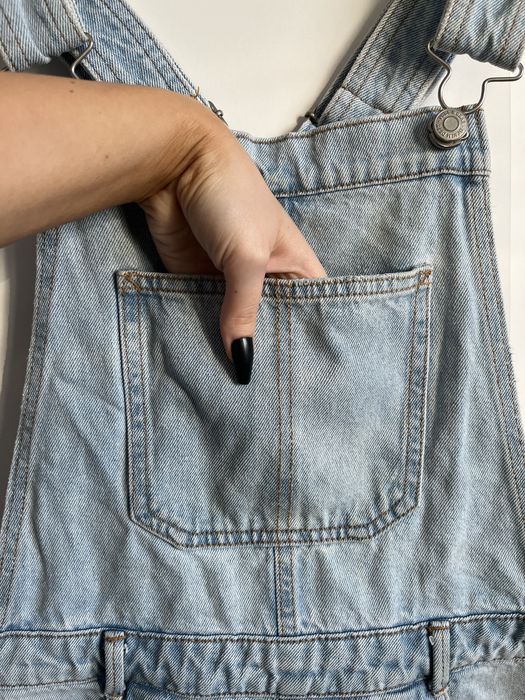 Ogrodniczki krótkie spodenki na szelkach damskie Pull&Bear M