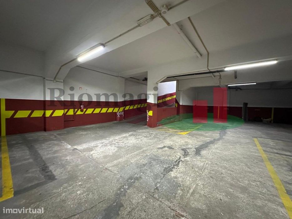 Lisboa Benfica - Estacionamento com Carregamento Eléctrico