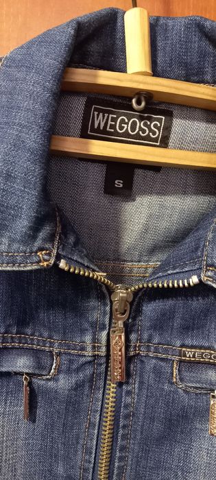 Куртка джинсова .