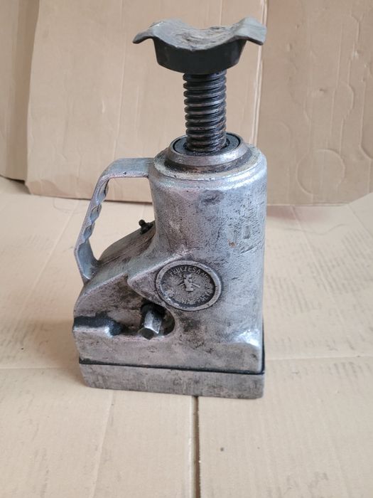 Podnośnik hydrauliczny 8 ton