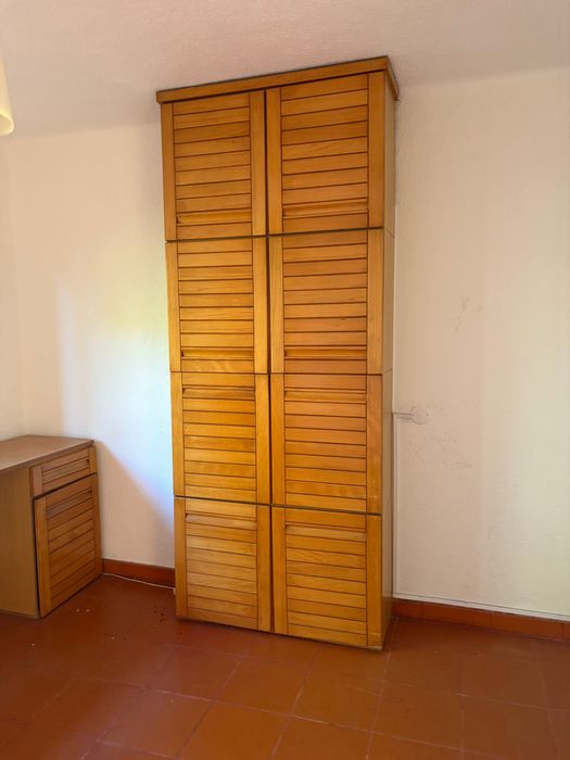 armários madeira maciça, cor de pinho