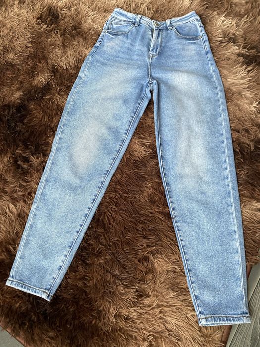 Стильні джинси моми