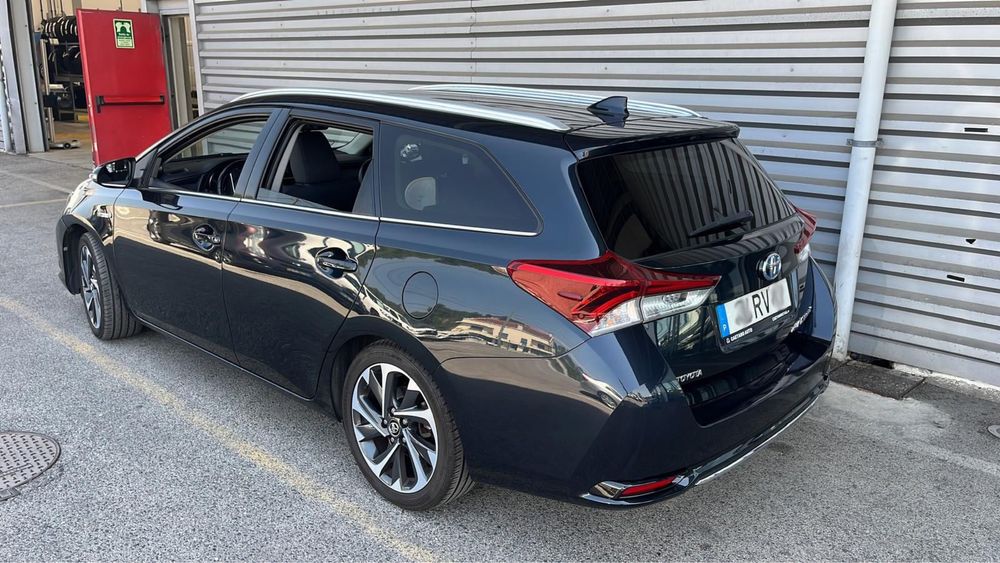 Toyota Auris Touring Sports 1.8 HSD Comfort + P. Sport