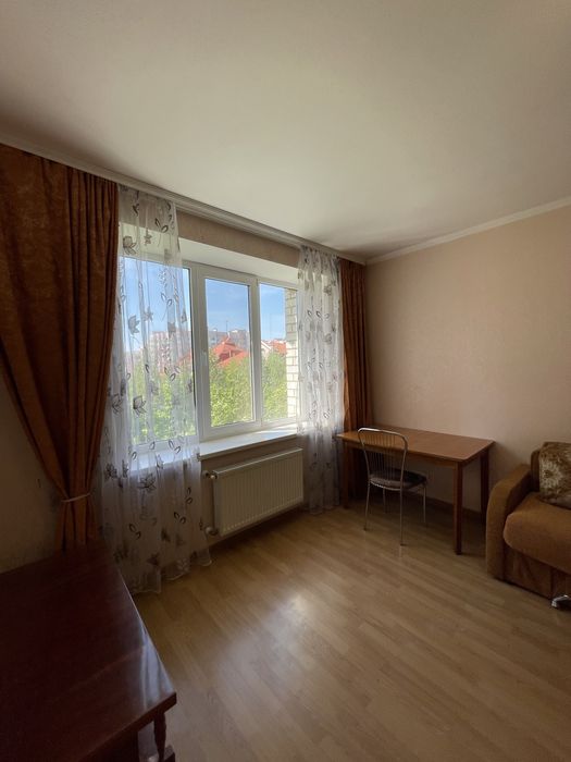 Оренда 1 кім кв. На поділлі. З двох-спальним ліжком. Вільно вже.