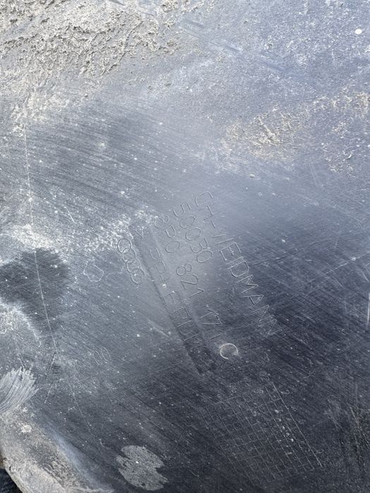 Audi a3 8P Nadkole lewy przód