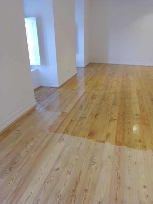 Pinturas, afagamento e aplicação de pavimentos flutuantes