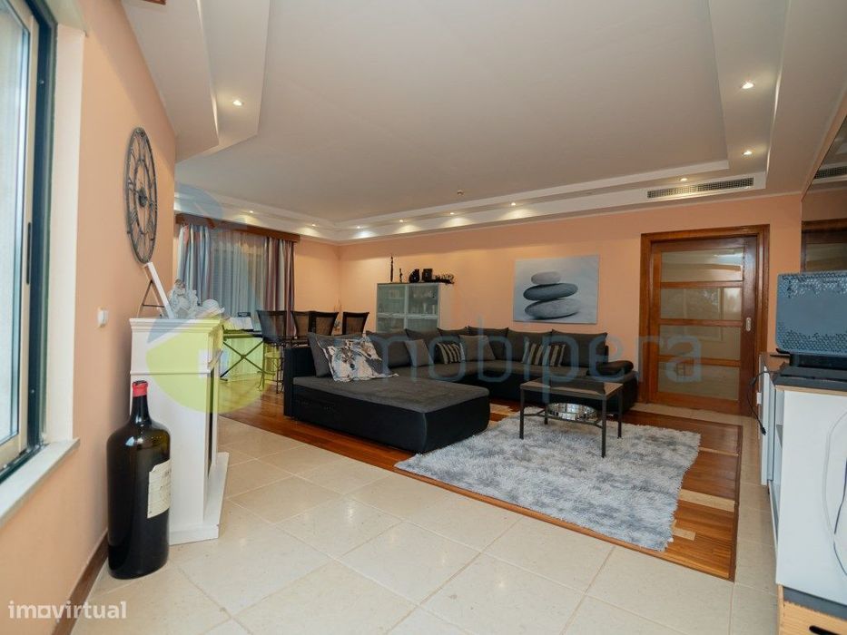 Excelente apartamento T2 localizado sobre o Rio Arade na Boca do Ri...