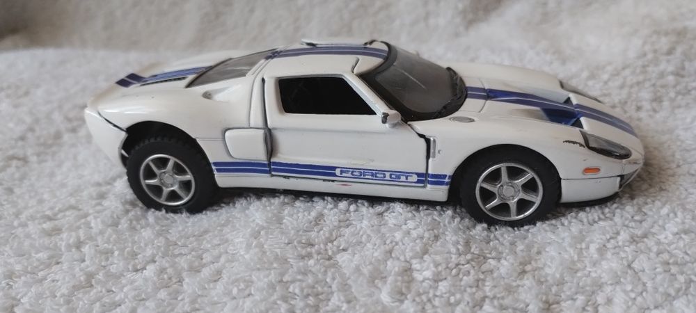 Kinsfunn Ford GT 2006 w skali 1/36