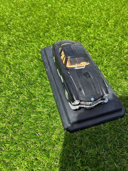 Miniatura Mercedes Benz 300 SL 1954 Bburago 1:24