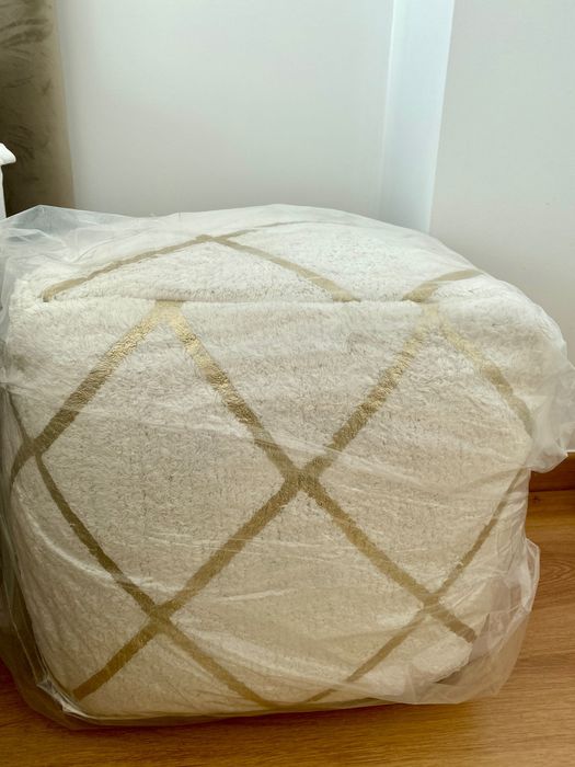 Vendo poufe novo