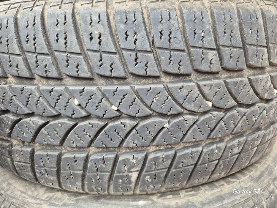 Зимова резина  225.55r16