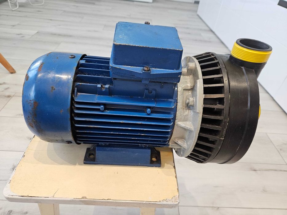 Pompa do podlewania kropelkowego z silikiem  Tamel 4Sg90L2 2,2kW