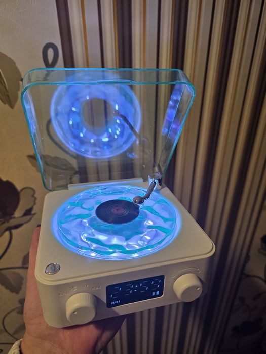 Нічник Vinyl Waves Player у стилі ретро-програвача