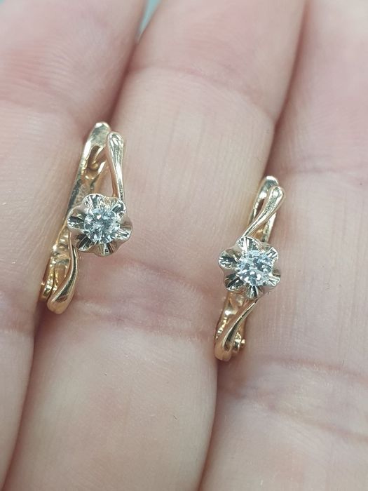 Золотые серьги с бриллиантами