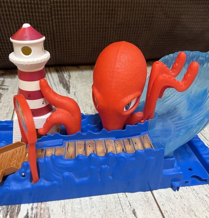 Трек Hot Wheels ( хот вилс) осьминог , дракон, бетмен