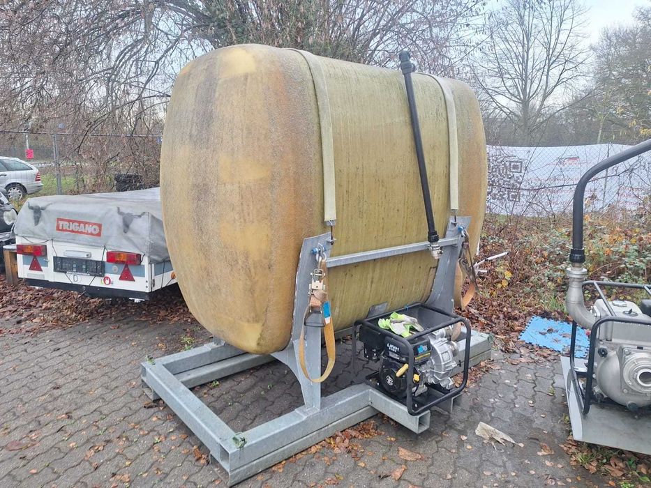 Motopompa ze zbiornikiem