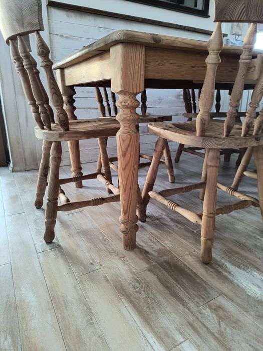 Stół drewniany z 6 krzesłami